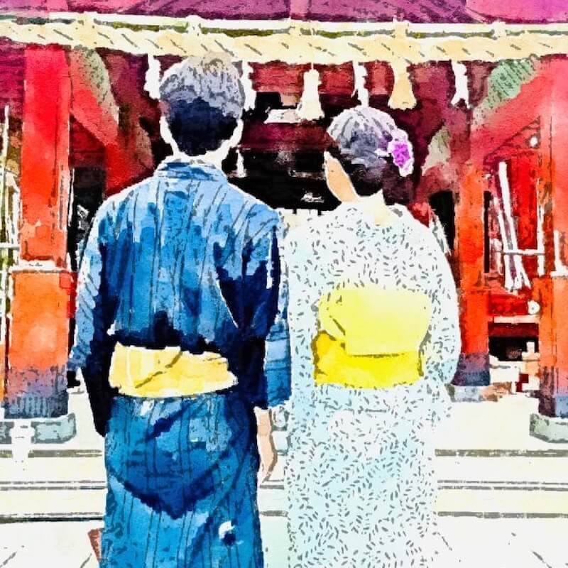 写真：鶴ケ丘八幡宮を背景に浴衣姿のともちんとえりなの後ろ姿